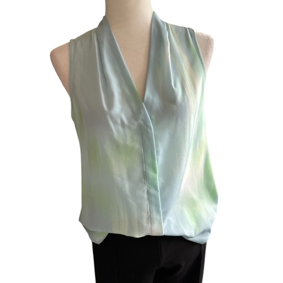 Tops - Elegant Pastel Sleeveless Blouse